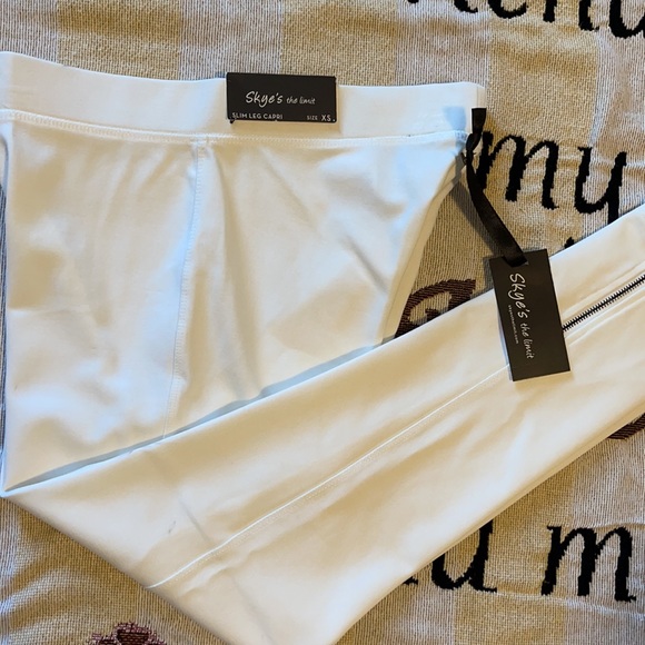 🔥Skye’s The Limit Slim Leg Capri - Picture 2 of 9